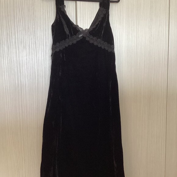 Black Velvet Dress with Lace Detail - Picture 1 of 2
